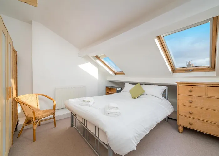 Cozy Maisonette Near Abbey Road