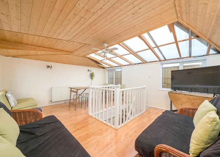 Cozy Maisonette Near Abbey Road